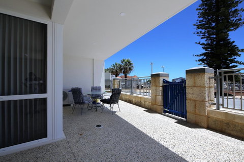 Studio Style Mindarie Marina - Accommodation Resorts 12