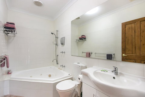 Coranda Lodge - Accommodation Resorts 21