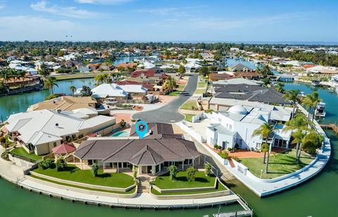 LA ANCHOR ON THE CANALS (MANDURAH) - Accommodation Resorts 0