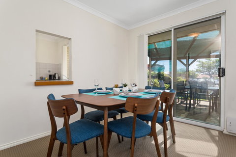 Como South Perth Villa - Accommodation Resorts 0