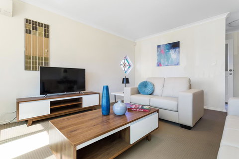 Como South Perth Villa - Accommodation Resorts 1