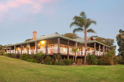 The Farmhouse - Accommodation Resorts 0