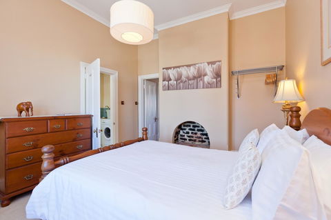 Apartment Faro - Accommodation Resorts 6