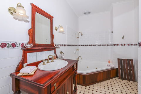 Rosebridge House Bed & Breakfast Adult Retreat - Accommodation Resorts 10