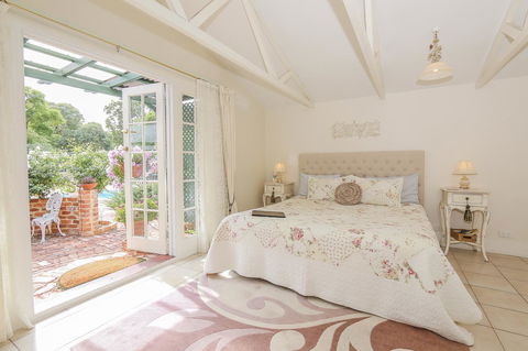 Rosebridge House Bed & Breakfast Adult Retreat - Accommodation Resorts 4