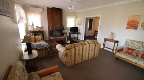 Daisy Cottage - Accommodation Resorts 12