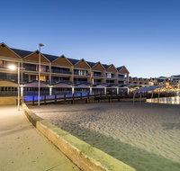 Dolphin Quay Apartments - Accommodation Resorts