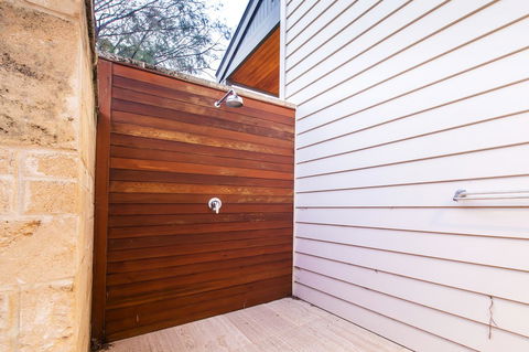 Arthouse - Accommodation Resorts 10