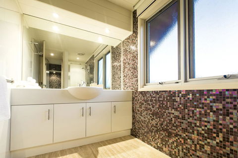 Arthouse - Accommodation Resorts 24