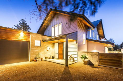 Arthouse - Accommodation Resorts 26