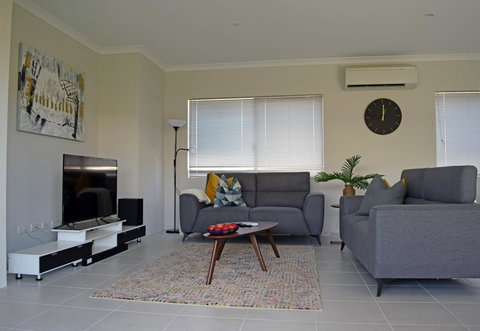The Kingsleyâ€™s Place â€“ Piara Waters - Accommodation Resorts 3
