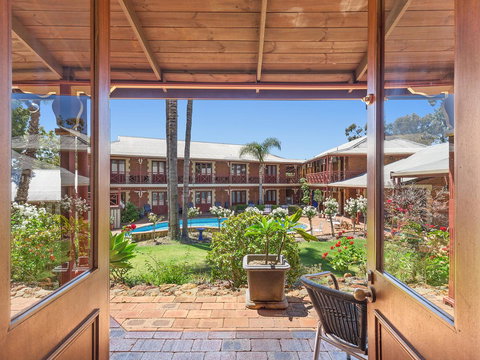 Heritage Country Motel - Accommodation Resorts 6