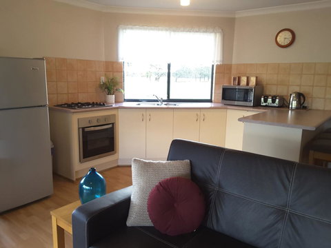 Cosy Corner Chalets - Accommodation Resorts 8