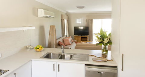 The Marina Hotel - Mindarie - Accommodation Resorts 24