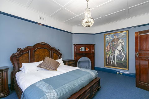 Insomnia On Elizabeth - Accommodation Resorts 1