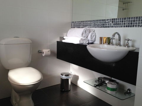Auldington Hotel - Accommodation Resorts 4