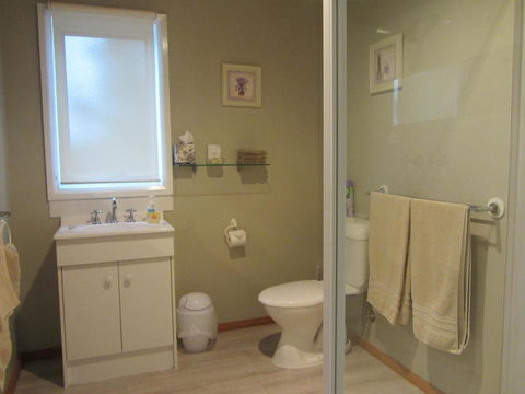 Elm Trees Accommodation @ Ross - Accommodation Resorts 10