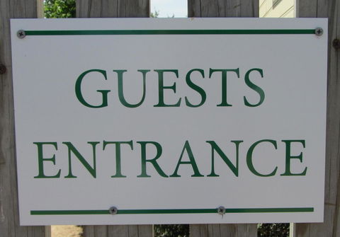 Elm Trees Accommodation @ Ross - Accommodation Resorts 8