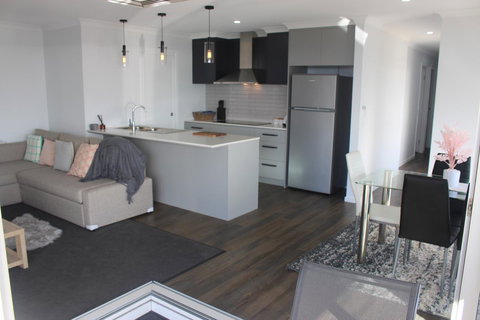 Hilltop Ocean Views å±±é¡¶æµ·æ™¯ - Accommodation Resorts 0