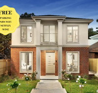 NEW Inner Melb Luxury Modern Grand Holiday House - Great Location Wifi Parking - Accommodation Resorts