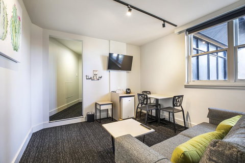 Nightcap At Glengala Hotel - Accommodation Resorts 3