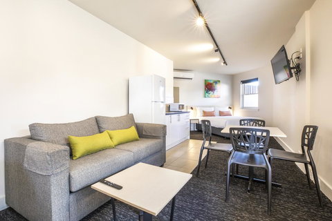 Nightcap At Glengala Hotel - Accommodation Resorts 1