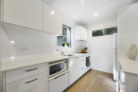 Noosa Heads Beach Comfort - Unit 3 Yaringa, 29 Noosa Drive - Accommodation Resorts 3