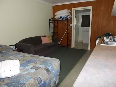 Oakridge Motel Tourist Park - Accommodation Resorts 0
