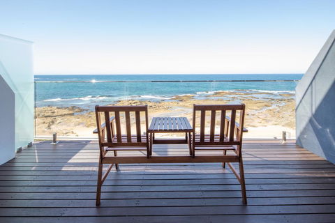 Ocean Front Motel - Accommodation Resorts 1