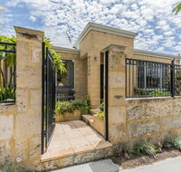 Ocean Keys Cottage - Free WiFi - Accommodation Resorts