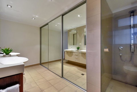 Oceana Darwin Central Oceanfront 3 Bedroom 2 Lounge Room Pool Gym Tennis Court Sleeps 9 - Accommodation Resorts 3