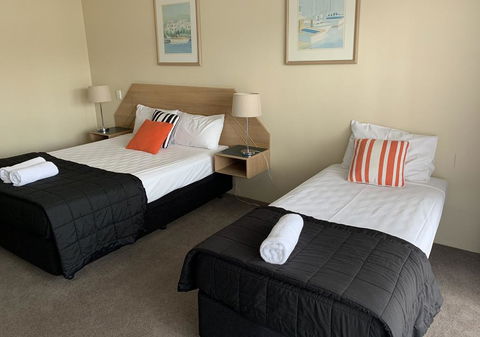 Outrigger Burleigh - Accommodation Resorts 2