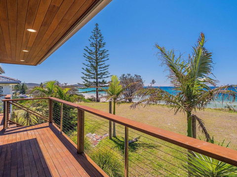Pacifica 1 - On The Beach At Brooms Head - Accommodation Resorts 0