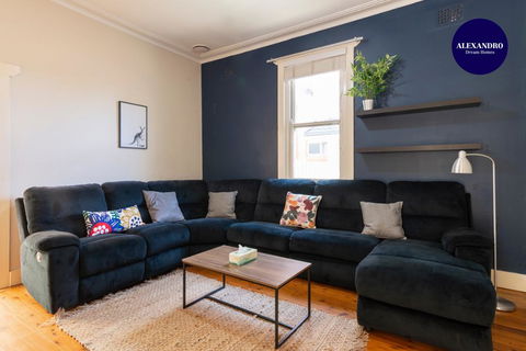 PET FRIENDLY FAMILY HOME WILLOUGHBY - Accommodation Resorts 2