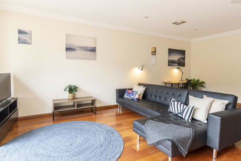 Pet Friendly Home Away From Home - Willoughby - Accommodation Resorts 3