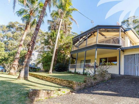 Picturesque Lizzie Palms 1 - Accommodation Resorts 3