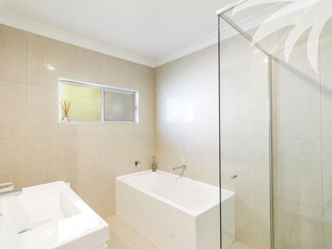 Picturesque Lizzie Palms 1 - Accommodation Resorts 2