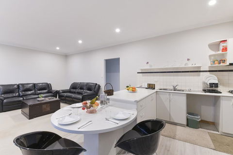 Platinum Motel - Accommodation Resorts 3