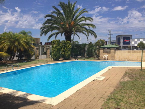 Platinum Motel - Accommodation Resorts 1