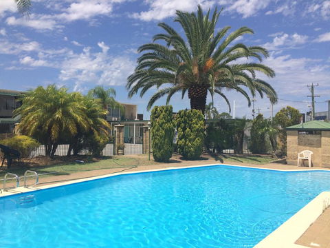 Platinum Motel - Accommodation Resorts 2