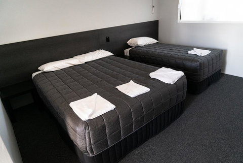 Plumpton Hotel - Accommodation Resorts 2