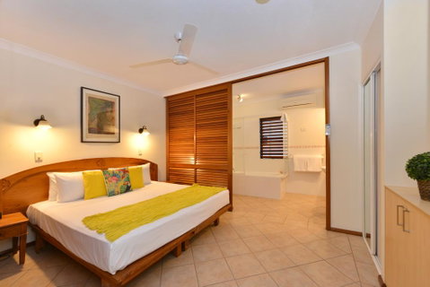 Poolside @ Hibiscus - Accommodation Resorts 1