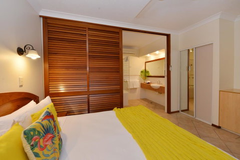 Poolside @ Hibiscus - Accommodation Resorts 2