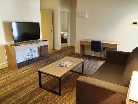 Porter's Plainland Hotel - Accommodation Resorts 1
