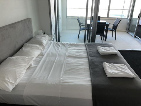 Q1 1 Bedroom Apartment On 30th Floor - Accommodation Resorts 3