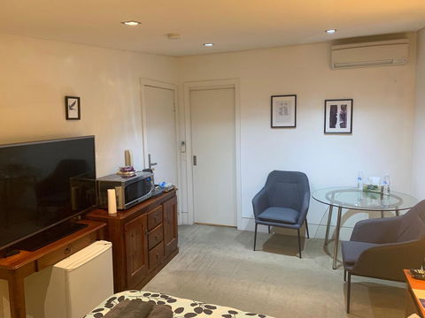 Quiet And Private Studio With Wifi. - Accommodation Resorts 2