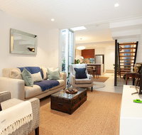 Quiet Family Home With Garden Courtyard Near Cafes - Accommodation Resorts