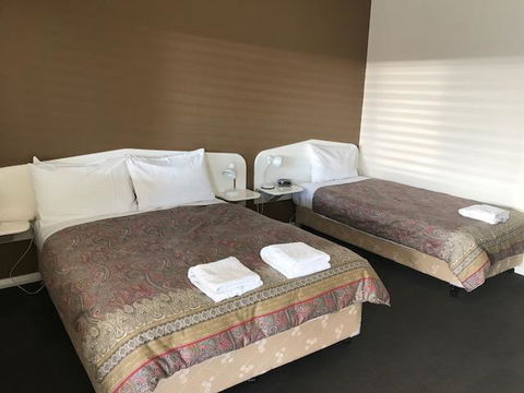 RAILWAY HOTEL MOTEL - Accommodation Resorts 2