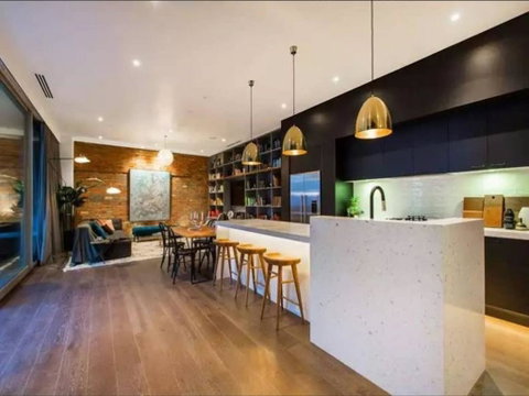 Readyset Glashouse Melbourne - Accommodation Resorts 0