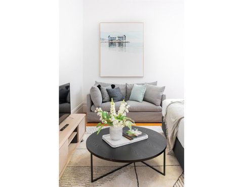 Renovated Studio In Bohemian Area Close To City - Accommodation Resorts 1